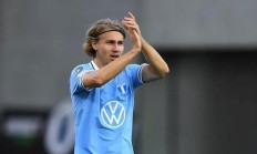 开云体育登录-巴萨核心受伤，球队备战面临挑战