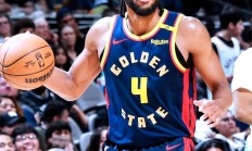 开云体育在线-勇士惊险击败马刺，保住胜利