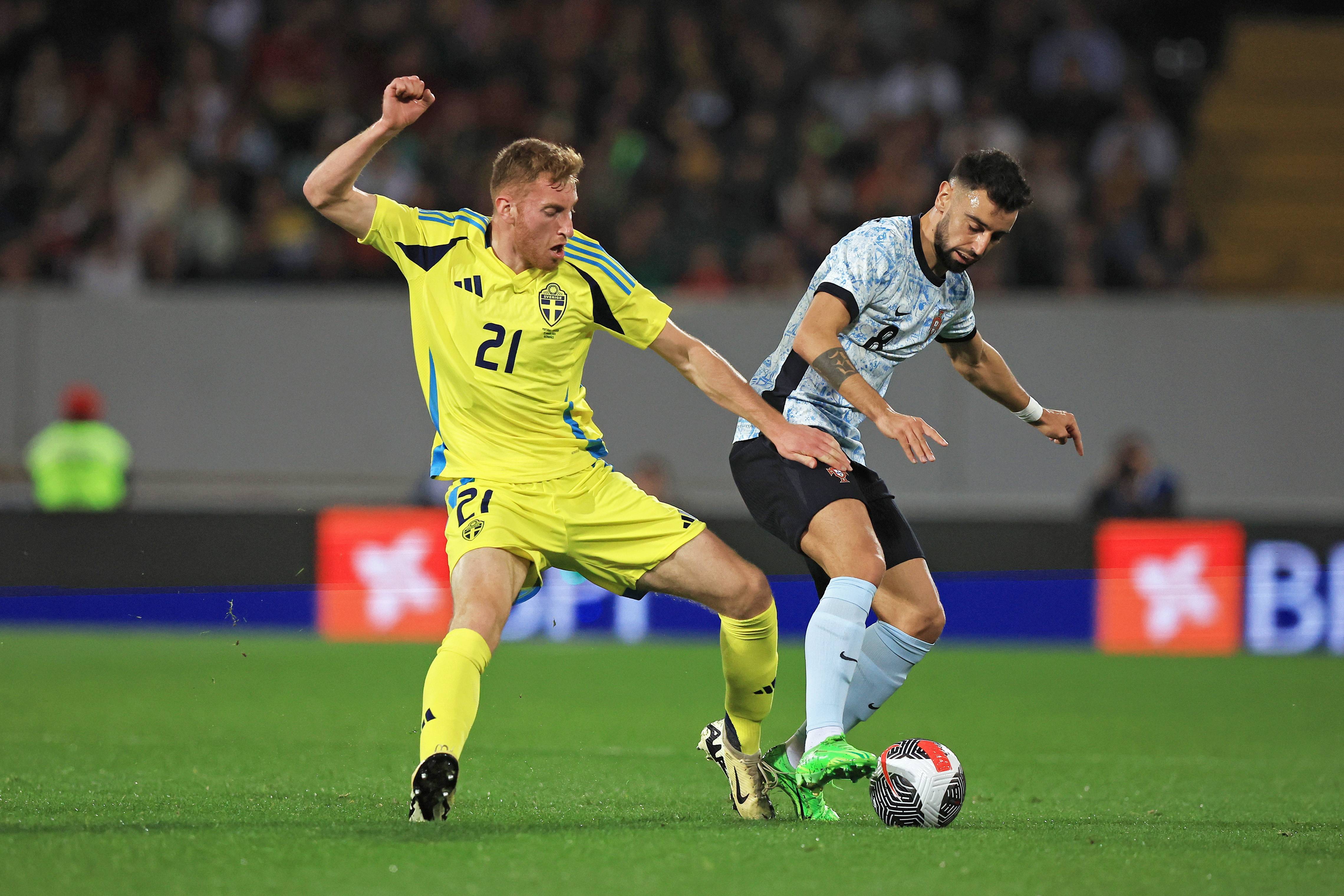 瑞典足球明星受邀出席赛前发布会