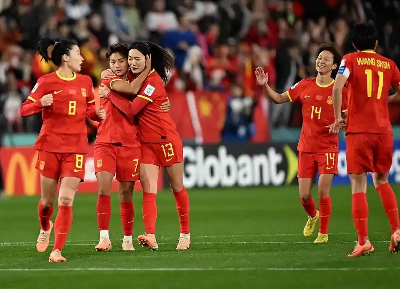 格陵兰女足队员训练频繁，迎战国际比赛