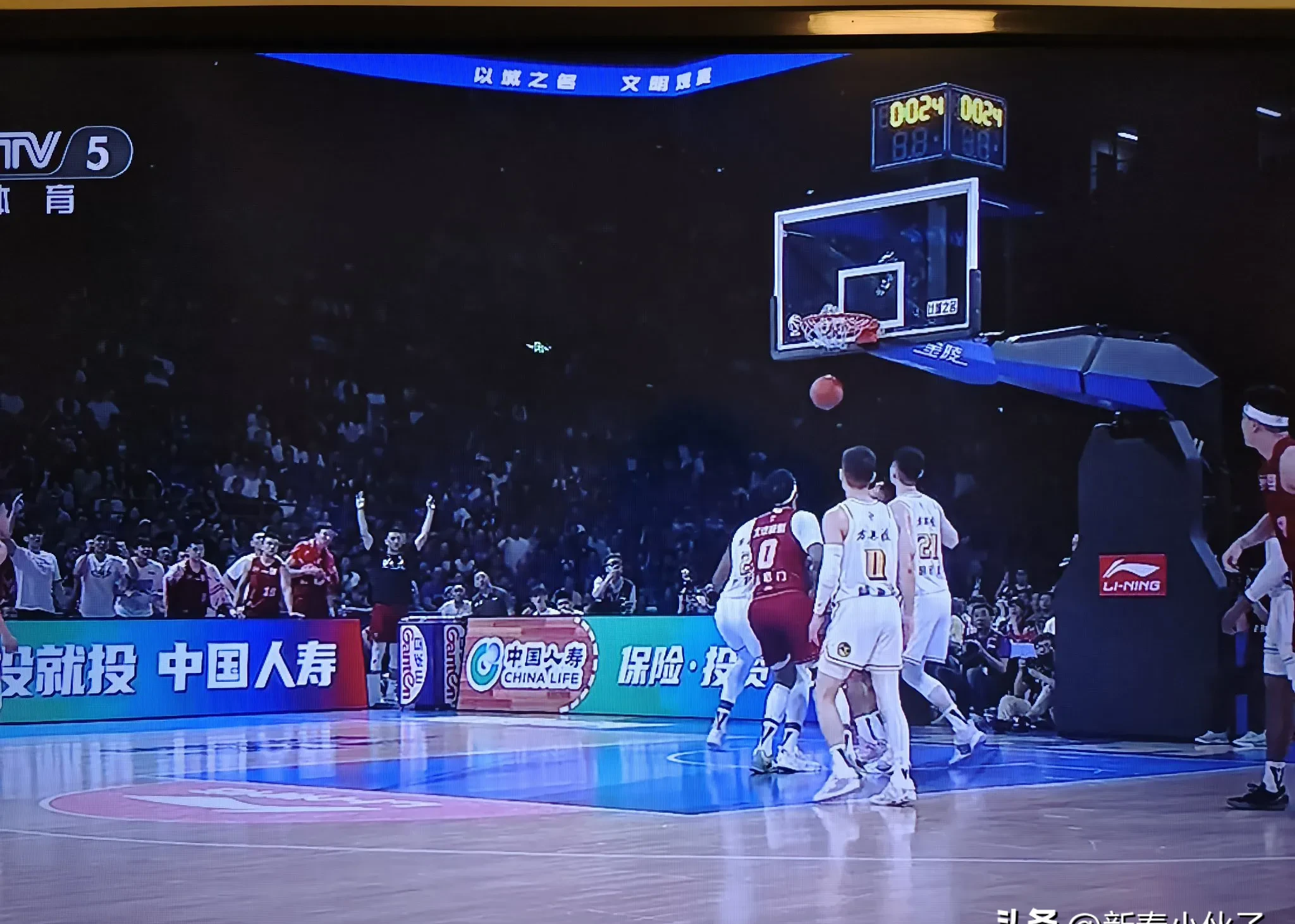 球队整体表现稳定，赢得观众们掌声
