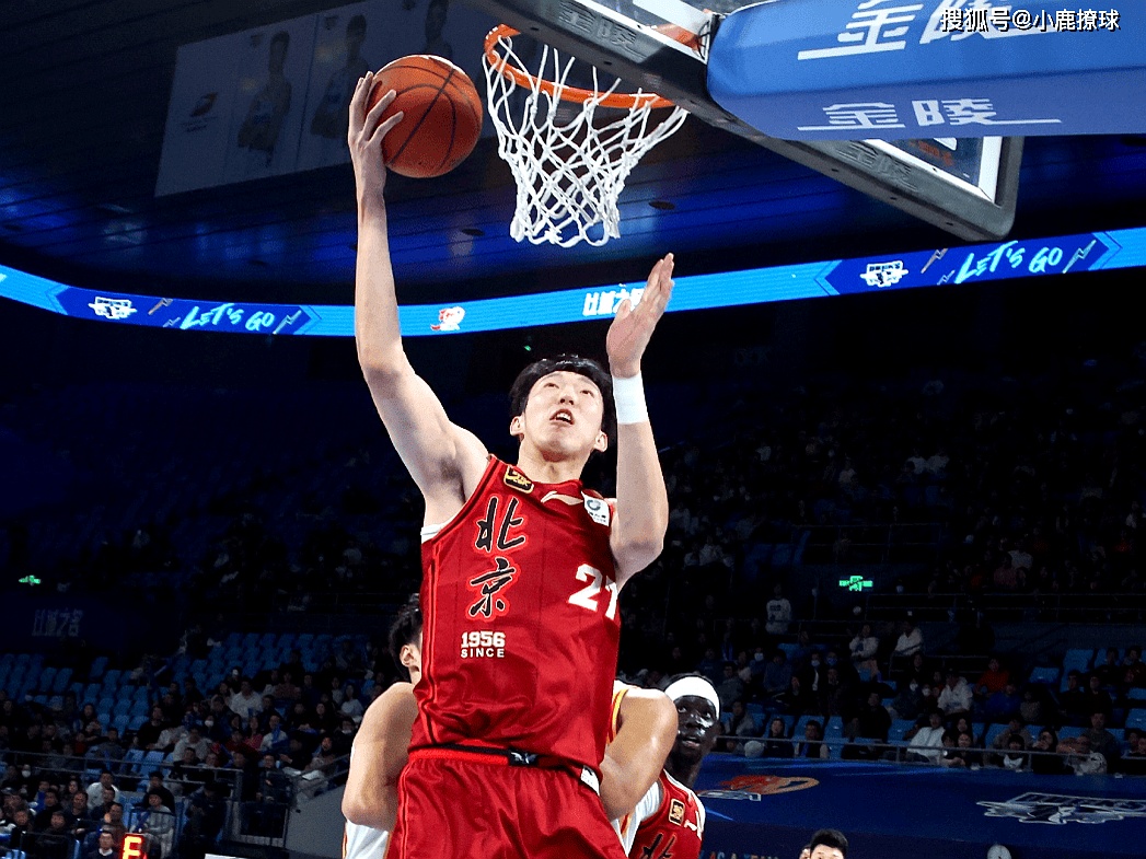 球员表现可谓神勇，篮球比赛悬念重重！的简单介绍