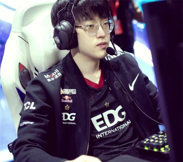 关于EDG横扫BLG，Deft团战一打五强强对话小组赛，成为赛场最大亮点的信息