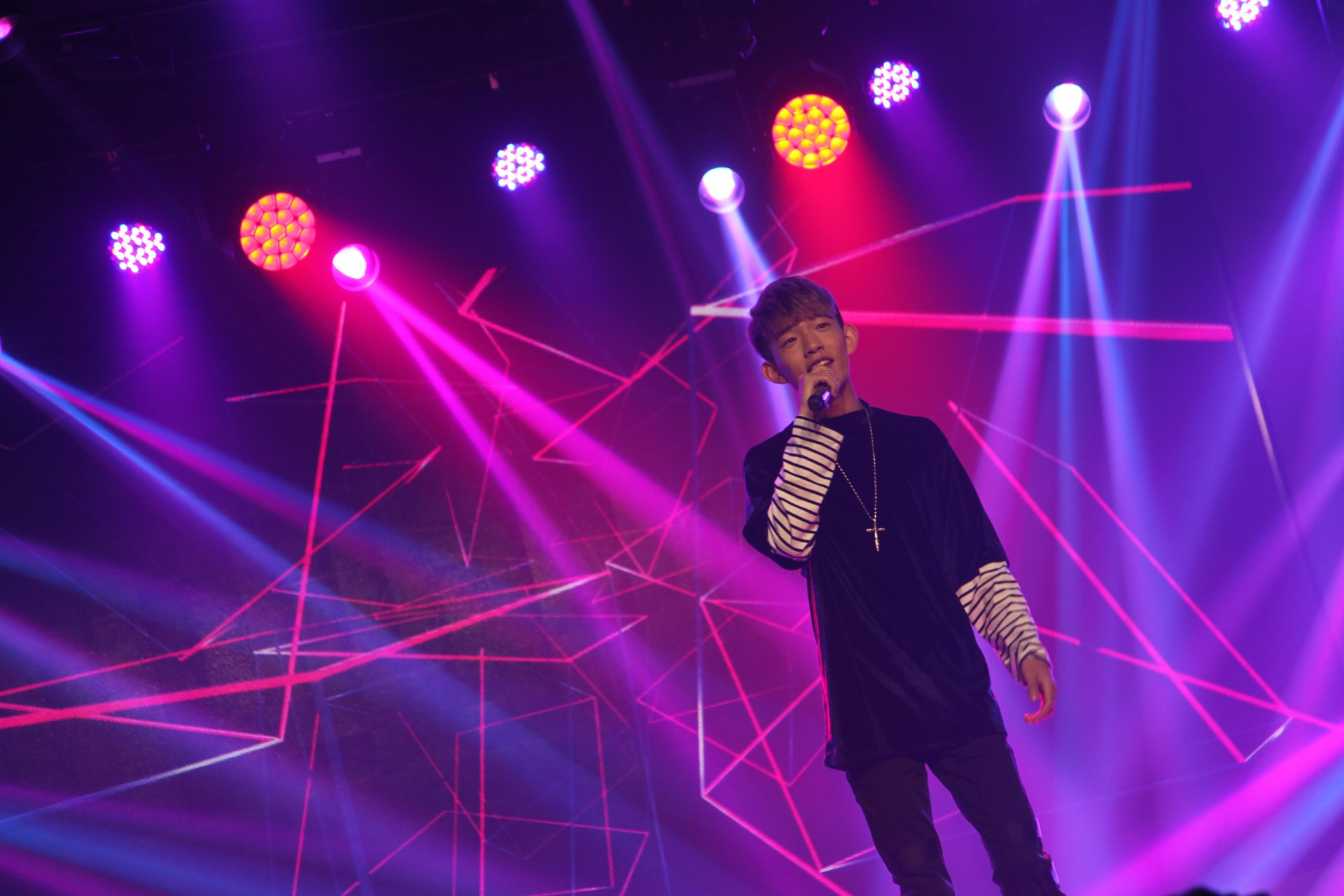 TL险胜GEN，Xiaohu线上压制力十足强强对话入围赛，点燃全场激情