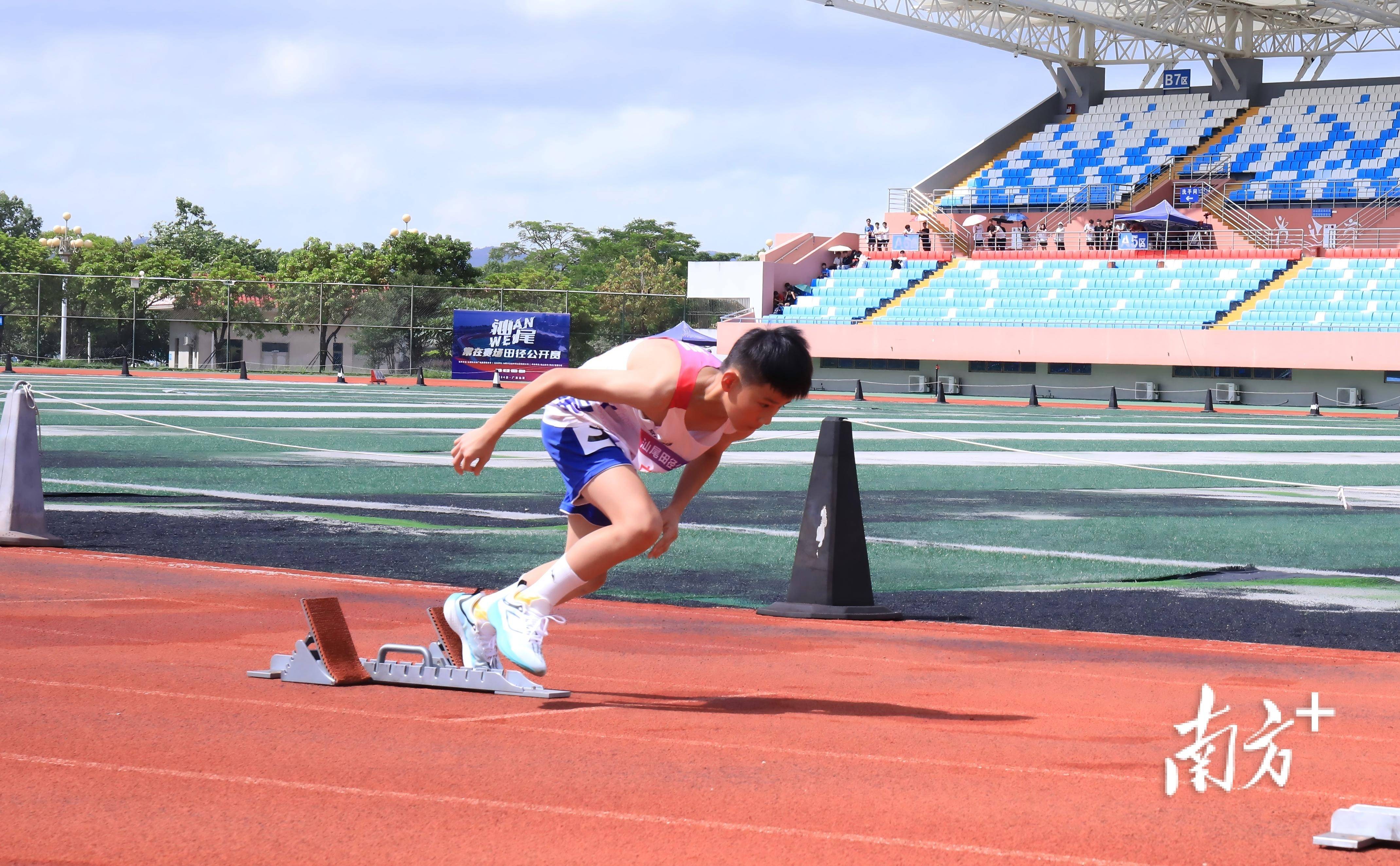 TL险胜GEN，Xiaohu线上压制力十足强强对话入围赛，点燃全场激情