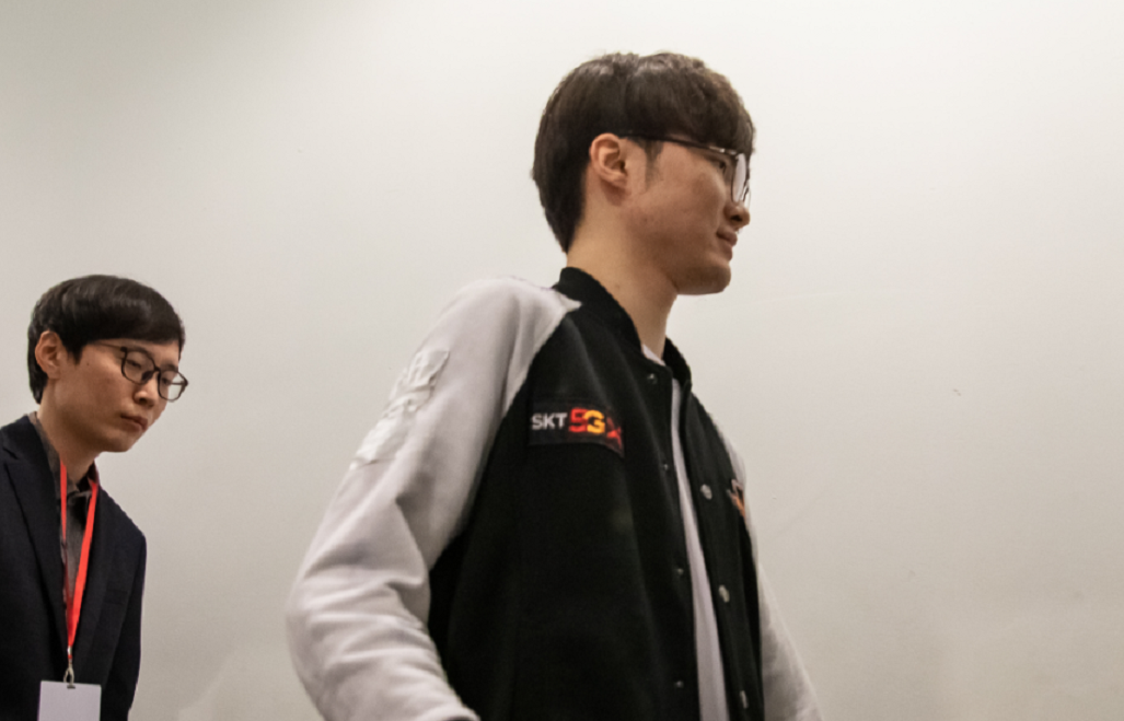 EG血洗DK，Zeus关键团战开团秒人强强对话成都决赛之夜，让粉丝疯狂欢呼的简单介绍