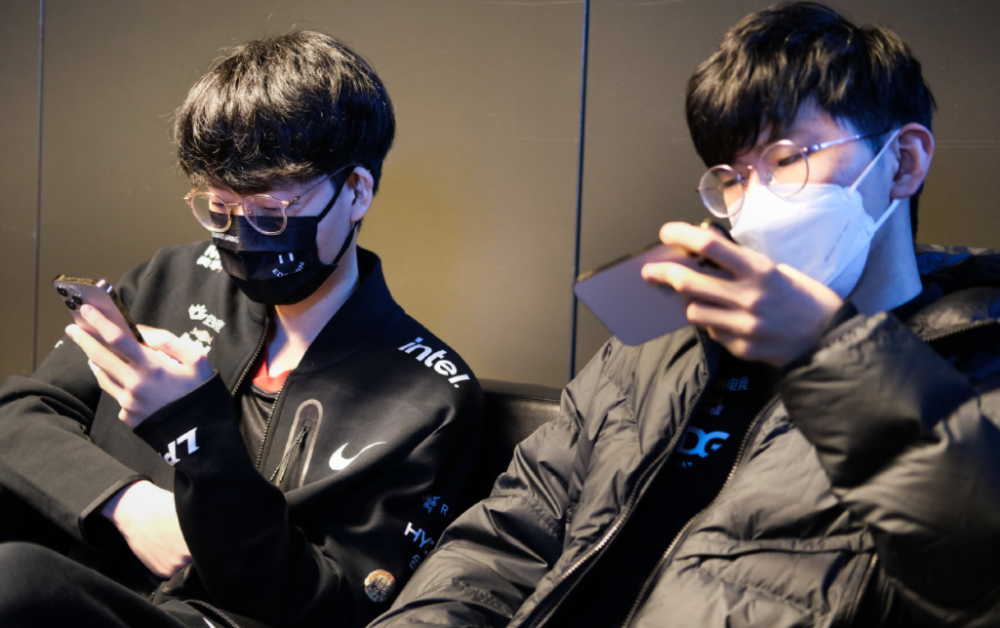 TES翻盘DFM，Ruler拿下关键大龙宿敌对决四强赛，引爆全场热议