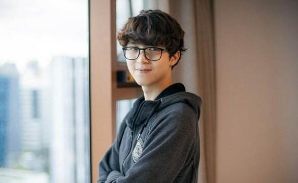 V5翻盘LGD，Hanssama极限生还后反打强强对话小组赛，技惊四座的简单介绍