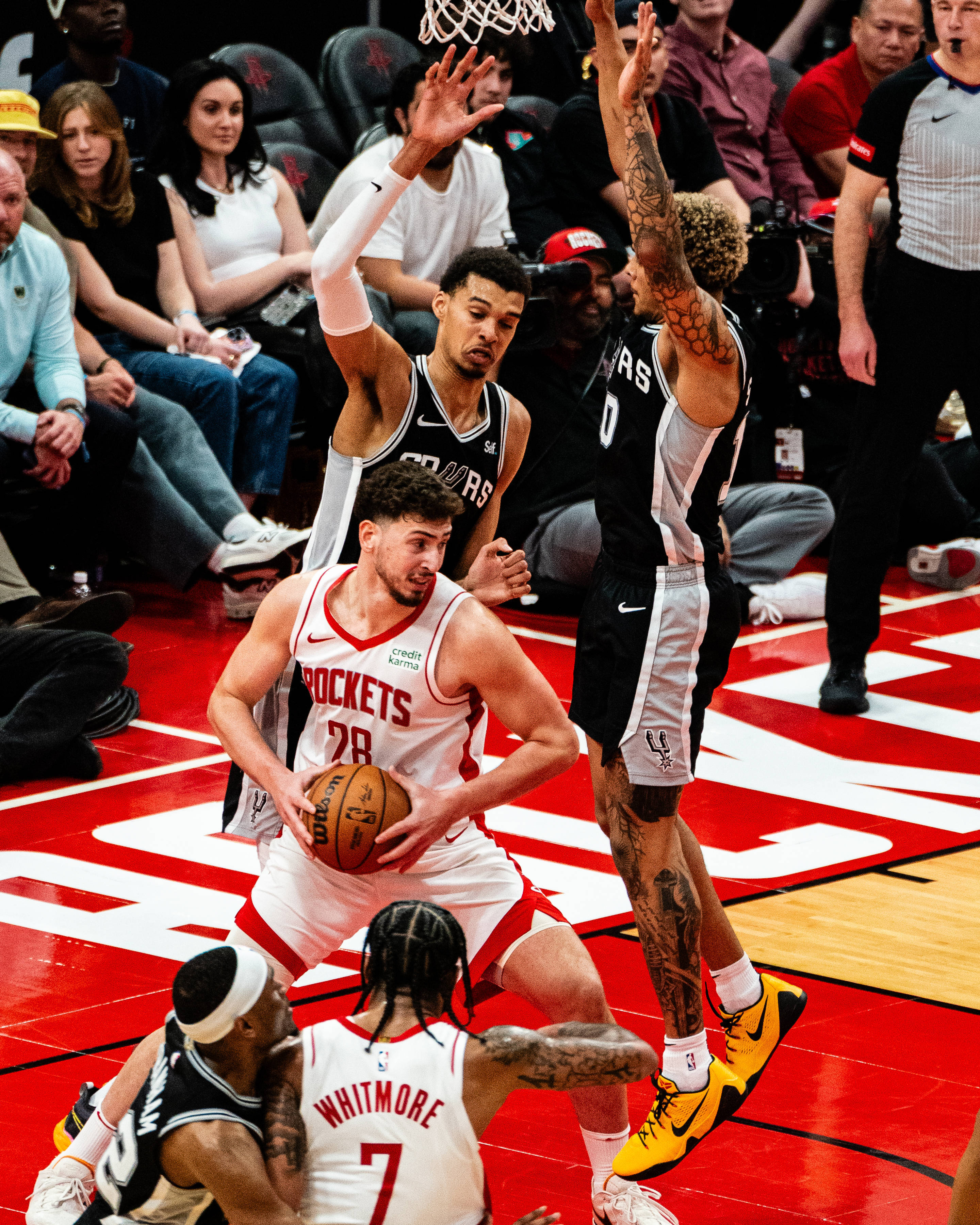 马刺球员因车祸受伤需休息两周