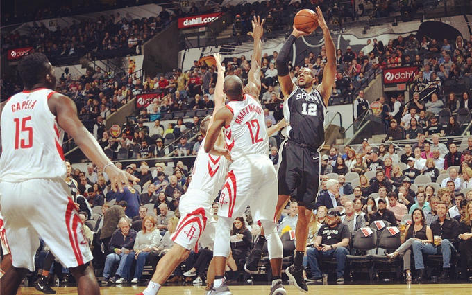 马刺球员因车祸受伤需休息两周