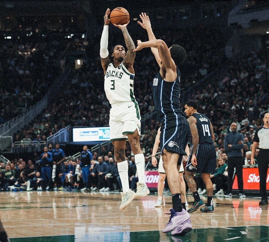 雄鹿再胜篮网，猛龙击败魔术