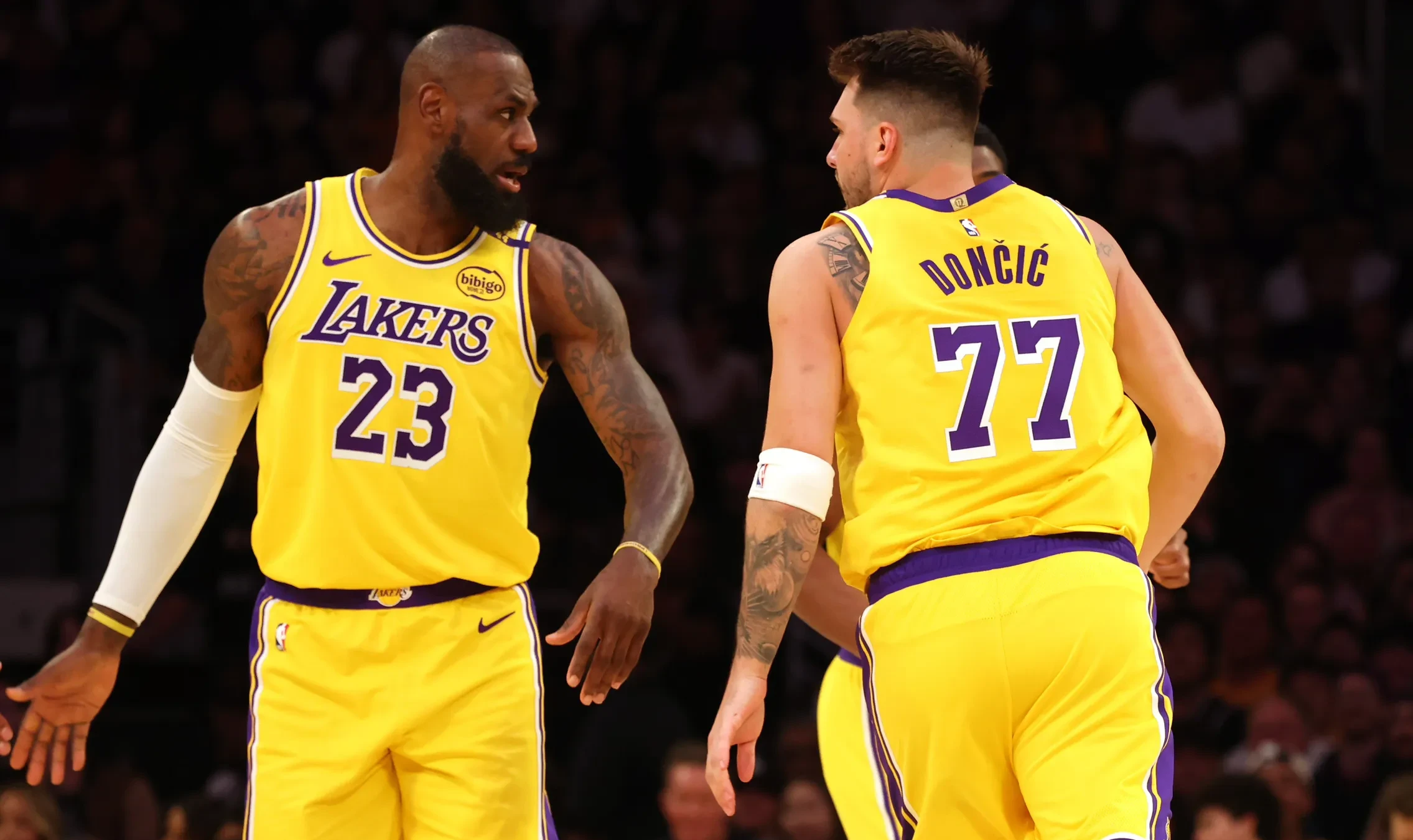 NBA常规赛继续进行湖人再胜公牛