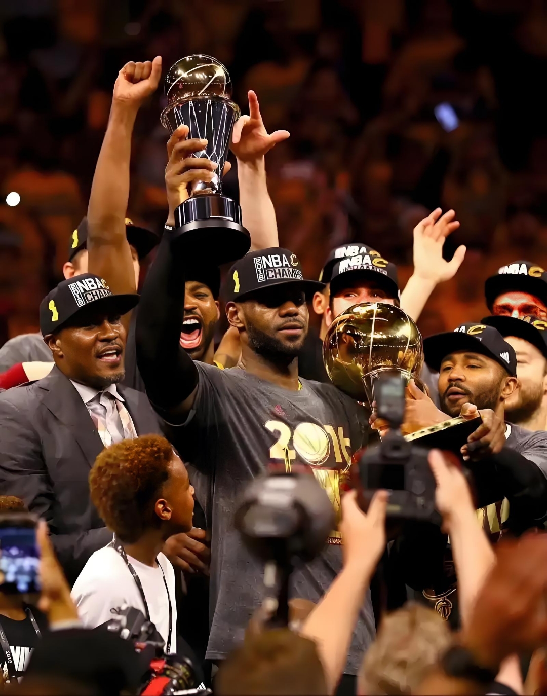 美洲篮球明星在国际赛事中拼尽全力，为球队争取胜利