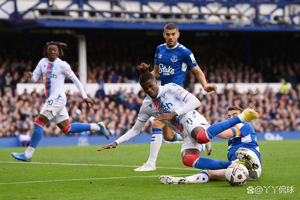 埃弗顿主场失利，球队士气受挫