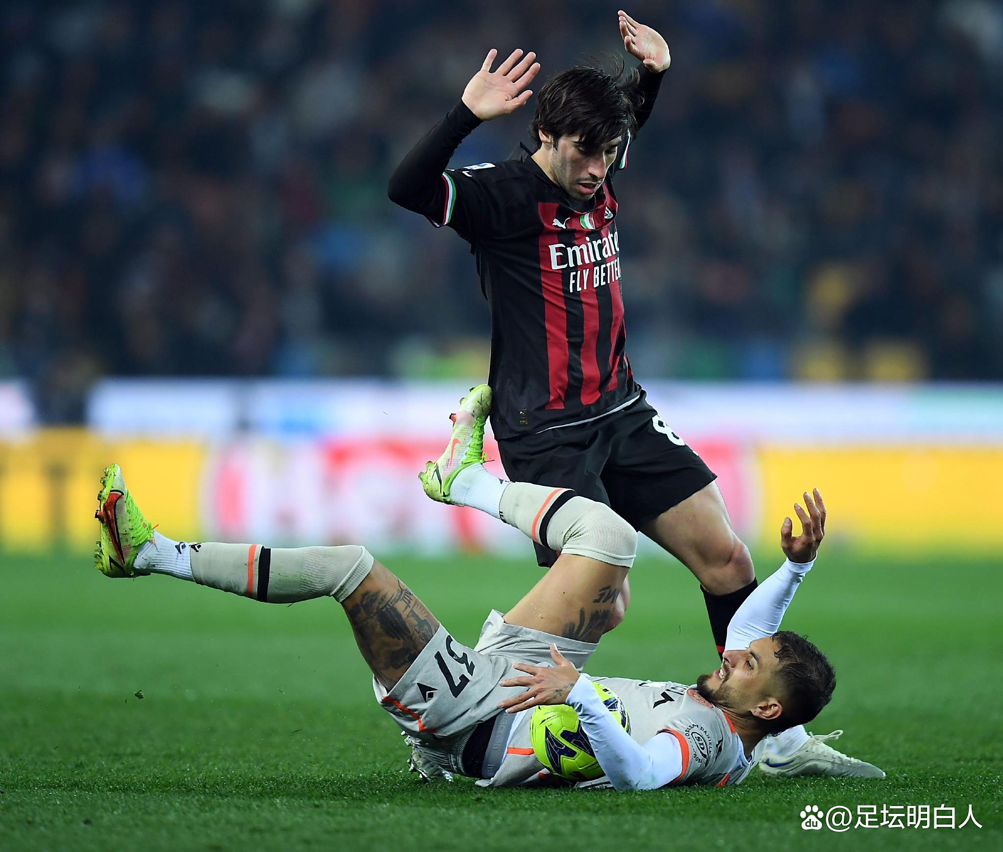 巴伦西亚大胜西班牙人,AC米兰客场击败那不勒斯 巴伦西亚大胜西班牙人,AC米兰客场击败那不勒斯