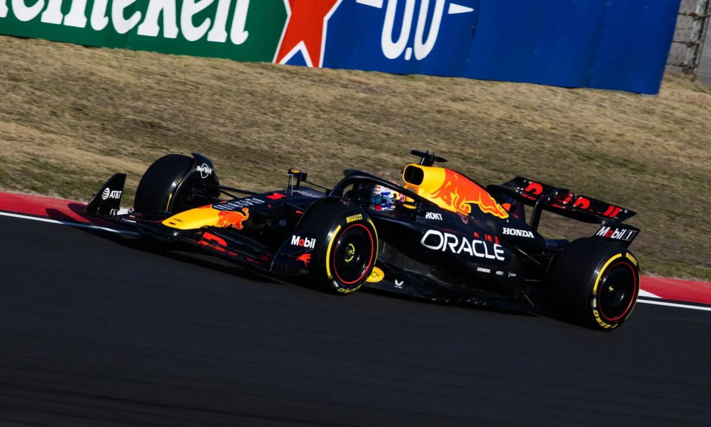 红牛车队逆转雷诺车队，皮亚斯特里关键制胜的简单介绍